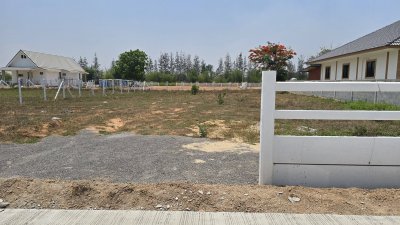 ที่ดินไม่เคยมีประวัติน้ำท่วม ใกล้รพ. ถนนคอนกรีต ต.จอมบึง อ.จอมบึง จ.ราชบุรี