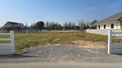 ที่ดินไม่เคยมีประวัติน้ำท่วม ใกล้รพ. ถนนคอนกรีต ต.จอมบึง อ.จอมบึง จ.ราชบุรี