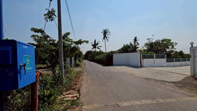 ที่ดินโฉนดพร้อมบ้าน ใกล้ตลาดจอมบึง ติดถนน 2 ด้าน ต.จอมบึง อ.จอมบึง จ.ราชบุรี