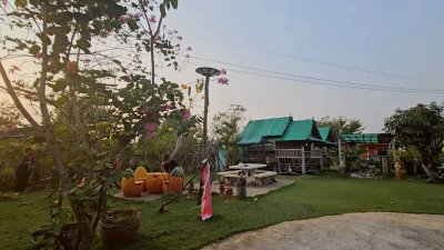 ที่ดินโฉนดพร้อมสิ่งปลูกสร้าง 5 หลัง แถมเฟอร์นิเจอร์ภาย, เครื่องใช้ไฟฟ้า มีสระน้ำทำการเกษตร
