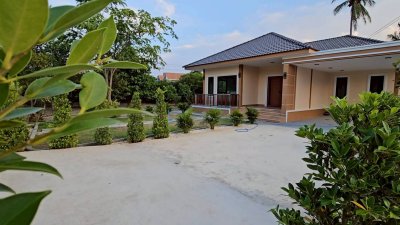 ที่ดินโฉนดพร้อมบ้าน ใกล้ตลาดจอมบึง ติดถนน 2 ด้าน ต.จอมบึง อ.จอมบึง จ.ราชบุรี