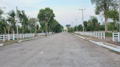 ที่ดิน 2 ไร่ ถนนหน้าแปลงกว้าง 10ม.+ พร้อมไฟฟ้า น้ำประปา ล้อมรั้ว