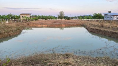 ที่ดิน 1 ไร่ 3 งาน ปรับถม ขุดสระน้ำสำหรับบ้านสวน ขายสด และผ่อนตรงได้ ราคา(สด) 900,000.-