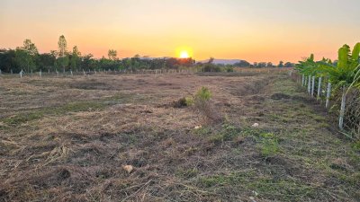 ที่ดิน 1 ไร่ 3 งาน ปรับถม ขุดสระน้ำสำหรับบ้านสวน ขายสด และผ่อนตรงได้ ราคา(สด) 900,000.-