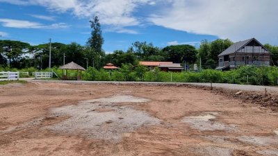 ที่ดินใกล้ถนนใหญ่ 4 เลน 100 เมตร สด-ผ่อน เนื้อที่ 3ไร่ 4 ตร.วา ราคา(สด) 1,950,000.-