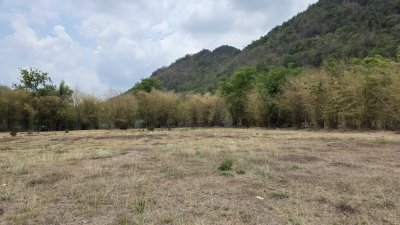 ที่ดินโฉนด 7 ไร่  วิวภูเขาล้อม ต.เขาชะงุ้ม อ.โพธาราม จ.ราชบุรี
