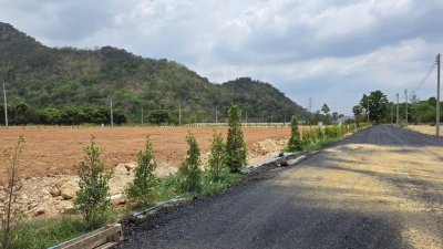 ที่โฉนด วิวภูเขาล้อม ต.เขาชะงุ้ม อ.โพธาราม จ.ราชบุรี