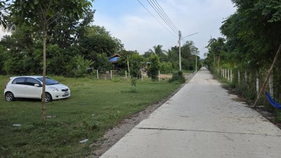 ที่ดินติดห้วย วิวเขา อยู่ในเขตชุมชนหมู่บ้าน มีสระน้ำออก1ลูก ทำเกษตรได้