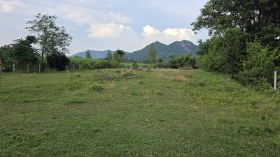 ที่ดินติดห้วย วิวเขา อยู่ในเขตชุมชนหมู่บ้าน มีสระน้ำออก1ลูก ทำเกษตรได้ ที่ดินติดห้วย วิวเขา อยู่ในเขตชุมชนหมู่บ้าน มีสระน้ำออก1ลูก ทำเกษตรได้