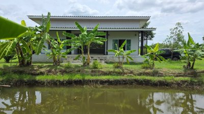 บ้านริมคลองชลประทาน อ.บ้านโป่ง พื้นที่ 2 ไร่ เหมาะกับบ้านสวนเกษตร