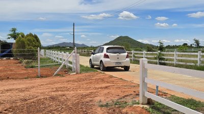 300 ตร.วา 650,000.- ไฟฟ้า น้ำประปา ถนนคอนกรีต