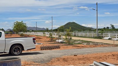 300 ตร.วา 650,000.- ไฟฟ้า น้ำประปา ถนนคอนกรีต