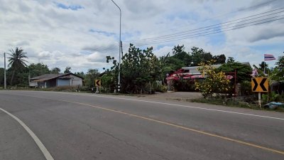 ที่ดินโฉนดพร้อมบ้านติดทางหลวง ถนนสาธารณะ 2 ด้าน สวนต้นไม้ร่มรื่น ต.ปากช่อง อ.จอมบึง จ.ราชบุรี