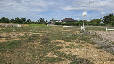 ที่ดินผ่อนตรงได้ หรือยื่นกู้ปลูกบ้านได้ โฉนด 210 ตร.วา ติดถนน 2 ด้าน