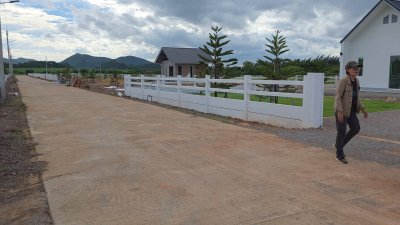 บ้าน วิวเขาล้อม พื้นที่น้ำไม่ท่วม มีบริเวณรอบบ้านกว้าง
