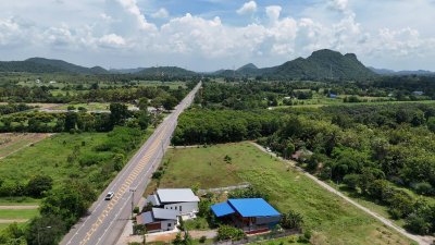 ที่ดินริมถนนทางหลวงชนบท 4036 ทำเลดี ติดถนนสาธารณะ 3ด้าน