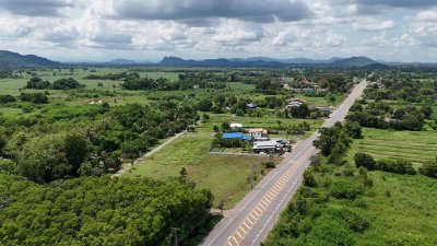 ที่ดินริมถนนทางหลวงชนบท 4036 ทำเลดี ติดถนนสาธารณะ 3ด้าน