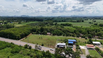 ที่ดินริมถนนทางหลวงชนบท 4036 ทำเลดี ติดถนนสาธารณะ 3ด้าน