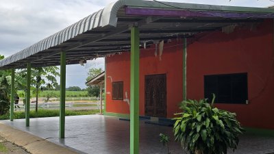 ที่ดินพร้อมบ้านมือสอง ใกล้ถนนทางหลวง เขตชุมชน วัด โรงเรียน อ.จอมบึง จ.ราชบุรี