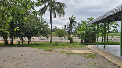 ที่ดินพร้อมบ้านมือสอง ใกล้ถนนทางหลวง เขตชุมชน วัด โรงเรียน อ.จอมบึง จ.ราชบุรี