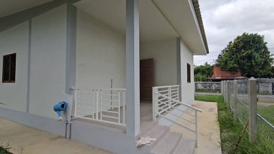 บ้านติดถนน 2 ด้าน ใกล้มหาวิทยาลัยราชภัฏหมู่บ้านจอมบึง ตลาดจอมบึง ,ถนนทางหลวงแผ่นดินเส้นสวนผึ้ง