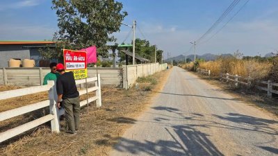 ที่ดินเปล่าซื้อสด หรือผ่อนก็ได้ อยู่ในชุมชน ใกล้โรงพยาบาลและตลาด 10 นาที