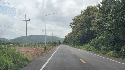ที่ดินโฉนด วิวเขาล้อม ติดถนนทางหลวงชนบท ค้าขายได้ ทำธุรกิจได้