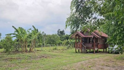 ที่ดินโฉนดพร้อมบ้านน็อคดาวน์ เขตชุมชน ใกล้ถนนทางหลวง