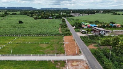 ที่ดิน 300 ตร.วา ติดถนนทางหลวงชนบท 700,000.-