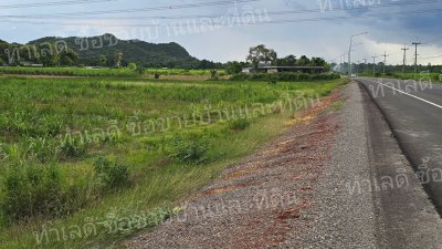 ที่ดินติดถนนทางหลวงชนบท หน้ากว้าง250 ม. ติดถนน 3 ด้าน