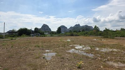 ที่ดินเขางูหลังหมู่บ้านชีวา ต.เกาะพลับพลา อ.เมืองราชบุรี จ.ราชบุรี