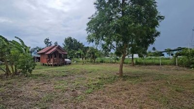 ที่ดินโฉนดพร้อมบ้านน็อคดาวน์ เขตชุมชน ใกล้ถนนทางหลวง