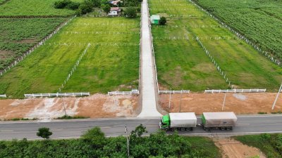 ที่ดิน 300 ตร.วา ติดถนนทางหลวงชนบท 700,000.-