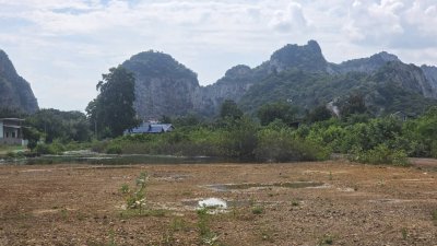 ที่ดินเขางูหลังหมู่บ้านชีวา ต.เกาะพลับพลา อ.เมืองราชบุรี จ.ราชบุรี