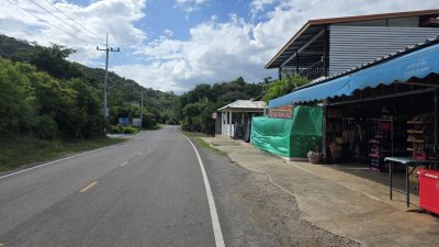 บ้านและร้านค้า ทำเลทองค้าขาย หน้าวัดเขาสูงแจ่มฟ้า อ.ท่ามะกา จ.กาญจนบุรี