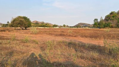 ที่ดินโฉนดติดเขา ติดถนนลาดยาง ราคาไร่ละ 350,000 บาท