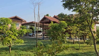 บ้านสวนทำเลติดถนนลาดยาง 2.2ล้าน