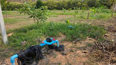 ที่ดินติดภูเขา ท่ามกลางพื้นที่เกษตร ใกล้ชุมชนหมู่บ้าน