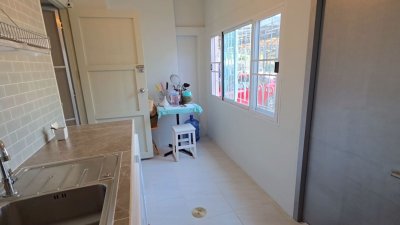 อาคาร 3 ชั้น 2 คูหา ติดถนนทางหลวงชนบทราชบุรี-สมุทรสงคราม