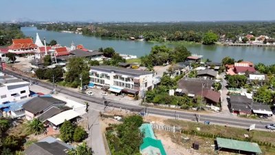 อาคาร 3 ชั้น 2 คูหา ติดถนนทางหลวงชนบทราชบุรี-สมุทรสงคราม