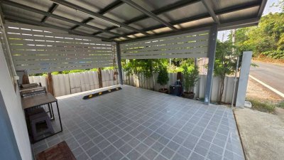 บ้านแม่น้ำแม่กลอง ติดถนนเลียบริมแม่น้ำ มีหน้าท่า เหมาะกับวัยเกษียณ