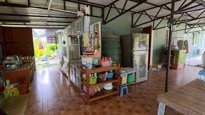 บ้านสวน เนื้อที่ 1 ไร่ ปลูกฝรั่ง 3 สายพันธุ์  ปลูกแซมมะม่วง, มะพร้าวน้ำหอม, ขนุน ต.จอมบึง อ.จอมบึง จ.ราขบุรี