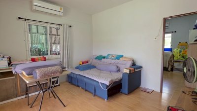 บ้านสวน เนื้อที่ 1 ไร่ ปลูกฝรั่ง 3 สายพันธุ์  ปลูกแซมมะม่วง, มะพร้าวน้ำหอม, ขนุน ต.จอมบึง อ.จอมบึง จ.ราขบุรี