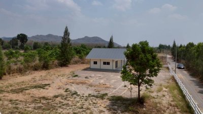 ที่ดินโฉนดพร้อมบ้านสร้างใหม่ เนื้อที่ 1 ไร่  ราคา 1,590,000 บาท