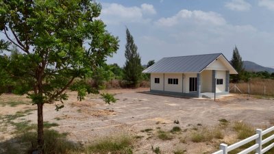 ที่ดินโฉนดพร้อมบ้านสร้างใหม่ เนื้อที่ 1 ไร่  ราคา 1,590,000 บาท