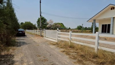 ที่ดินโฉนดพร้อมบ้านสร้างใหม่ เนื้อที่ 1 ไร่  ราคา 1,590,000 บาท