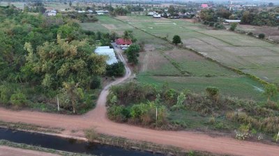 ที่ดินโฉนดพร้อมบ้าน 4 ไร่ 2,000,000 บาท และโรงเรือนเพาะเห็ด ,สวนผสมผสาน ติดคลองชลประทาน