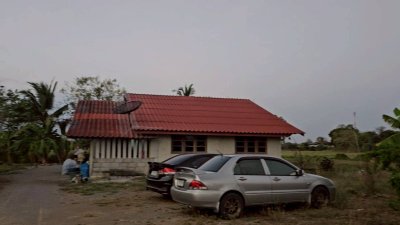 ที่ดินโฉนดพร้อมบ้าน 4 ไร่ 2,000,000 บาท และโรงเรือนเพาะเห็ด ,สวนผสมผสาน ติดคลองชลประทาน