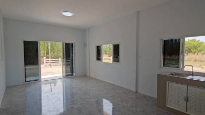 ที่ดินโฉนดพร้อมบ้านสร้างใหม่ เนื้อที่ 1 ไร่  ราคา 1,590,000 บาท