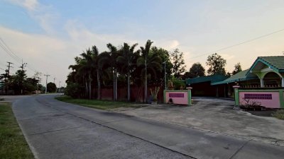 ที่ดินพร้อมบ้าน เขตตลาดจอมบึง ใกล้โรงเรียนมัธยม อ.จอมบึง จ.ราชบุรี